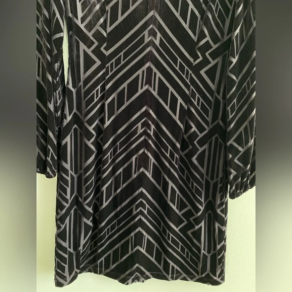 VINCE Camuto Purple Velvet Geometric Shift Dress Size  4 - Picture 9 of 16